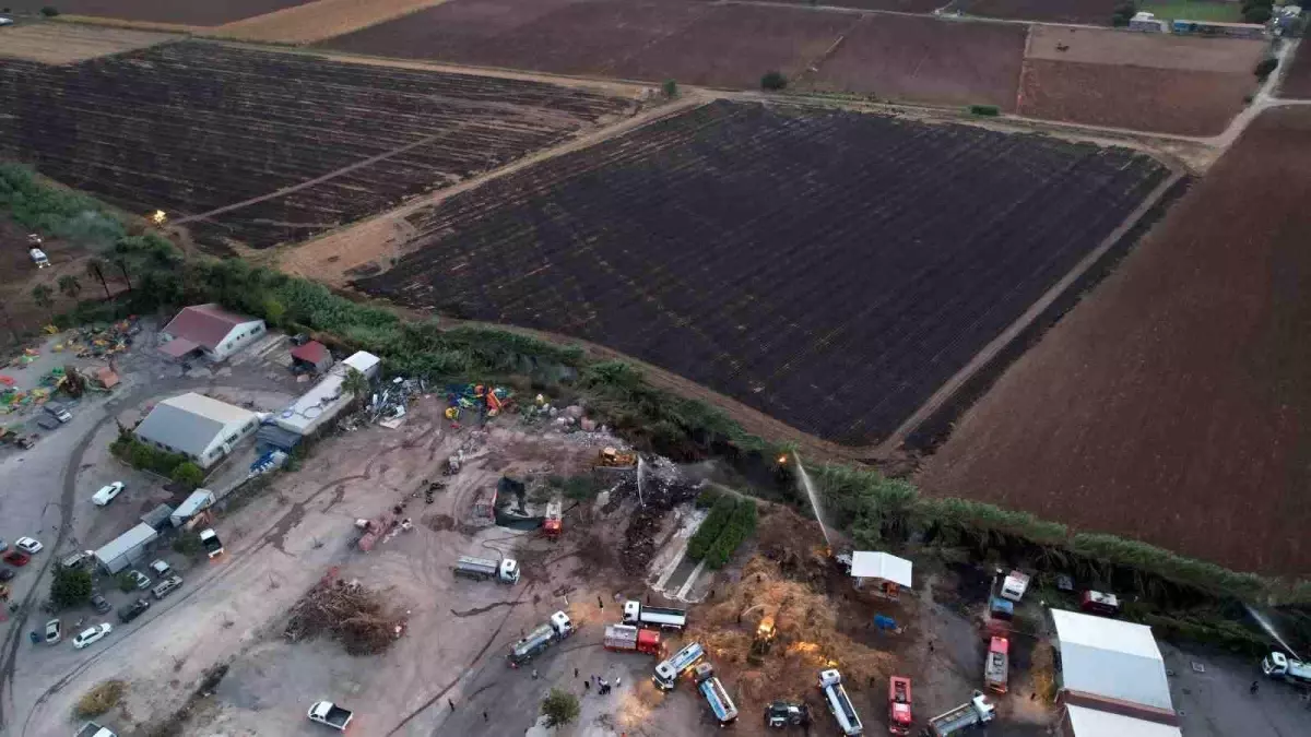 Adana’da Tarla Yangınında Mahalleler Duman Altında Kaldı