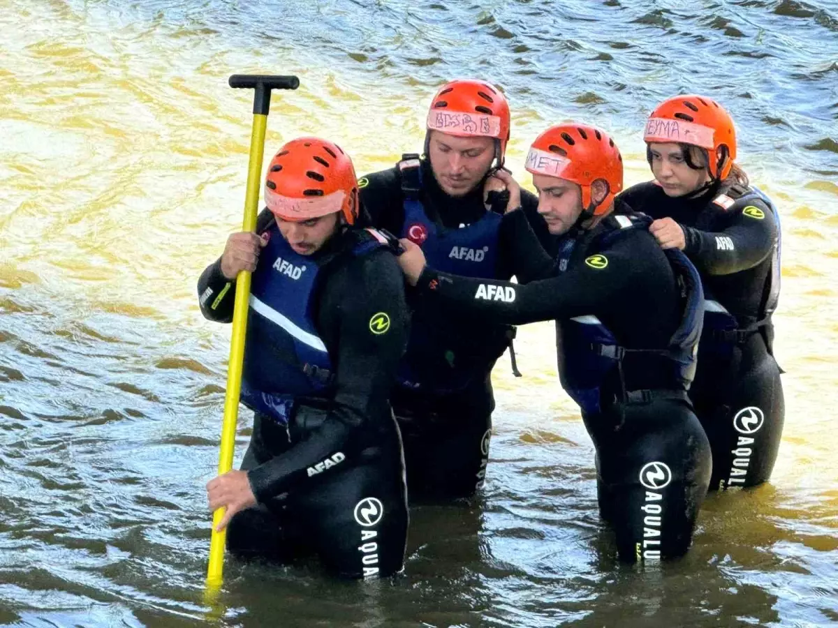 AFAD, Sakarya Nehri’nde 43 yeni personele eğitim verdi