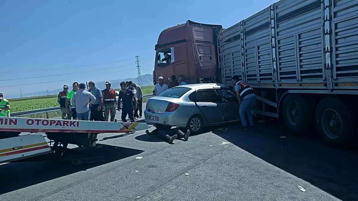 Muş’ta ‘U’ dönüşü yapan tıra çarpan otomobilde 1 kişi hayatını kaybetti, 5 kişi yaralandı